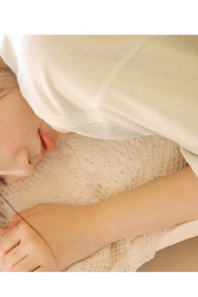 半夜妈妈醒了但是装睡